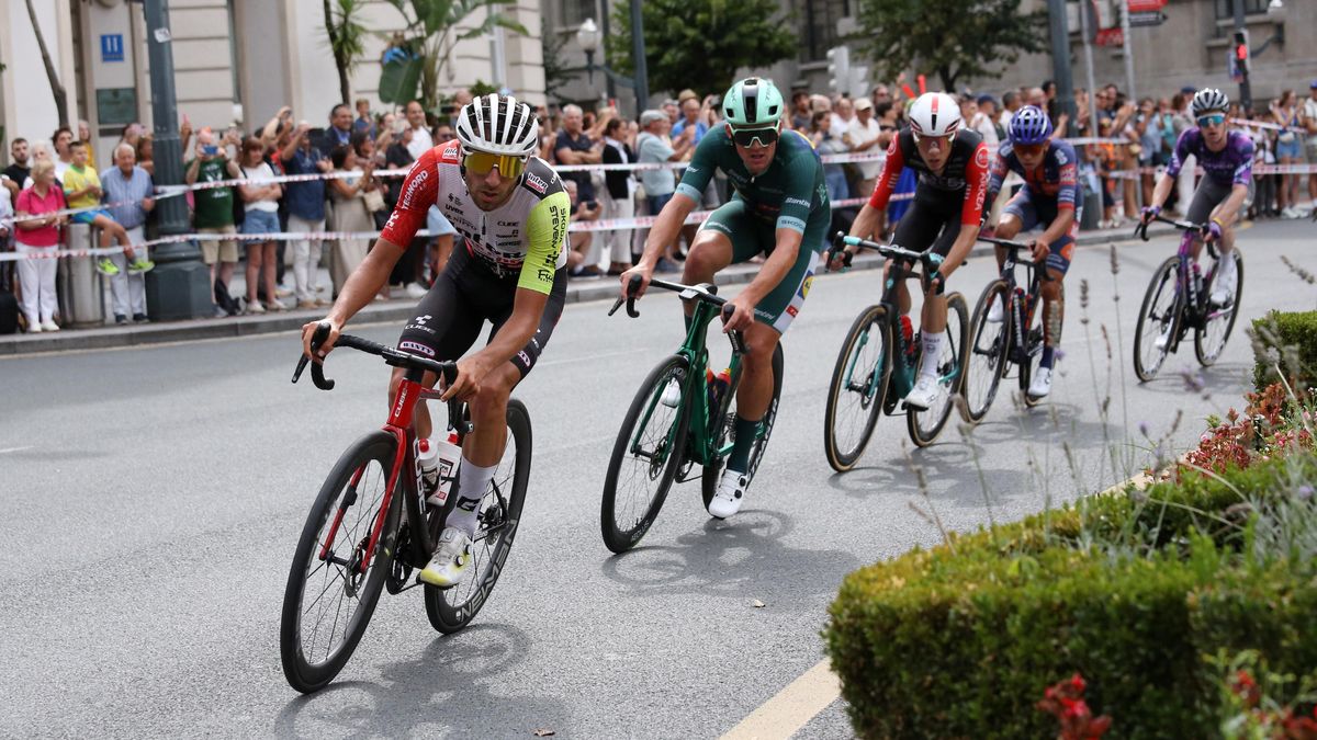 Pedersen se z úniku dočkal vítězství na Vueltě. Peloton nabral rekordní ztrátu